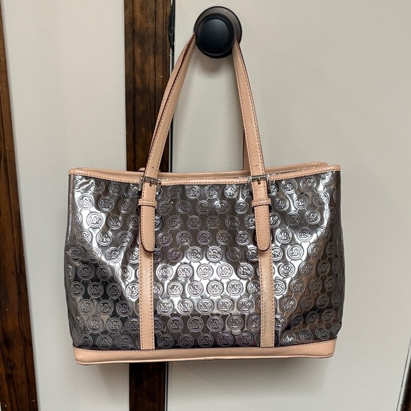 Michael Kors Silver monogram tote Bag - Picture 3 of 7
